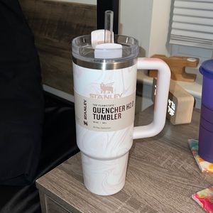 Brand New ! 30 oz Stanley Rose Quartz Swirl